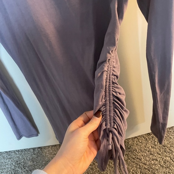 BRAND NEW LULU SHIRT!! size 6 long sleeve with rouching. - Picture 3 of 4